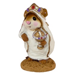 Mouse dressed as wise man with gift