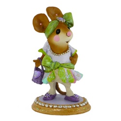 1920's high fashion lady mouse dressed for dancing