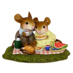 Loving couple of mice enjoying a picnic on the grass