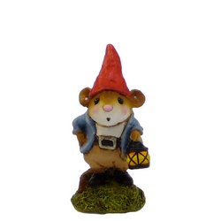 Small garden mouse gnomw holding a lamp