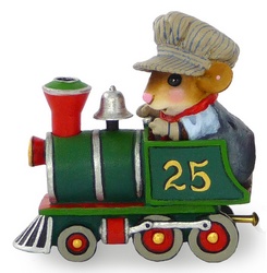 Mouse driving Christmas train
