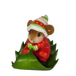 Santa Mouse on a holly leave slay