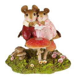 Loving mouse couple share an ice crean soda sitting on a toadstool