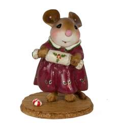 Mother mouse holding a Christmas Cracker