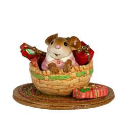 Who's this little sweetie mouse popping out from beneath presents! 